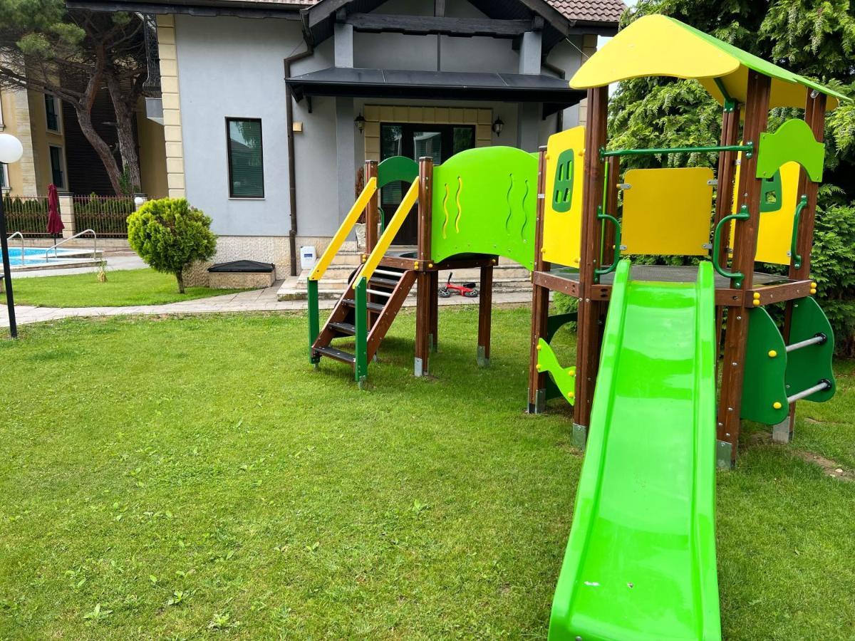 Family Hotel Paradise Saints Constantine and Helena Exteriör bild