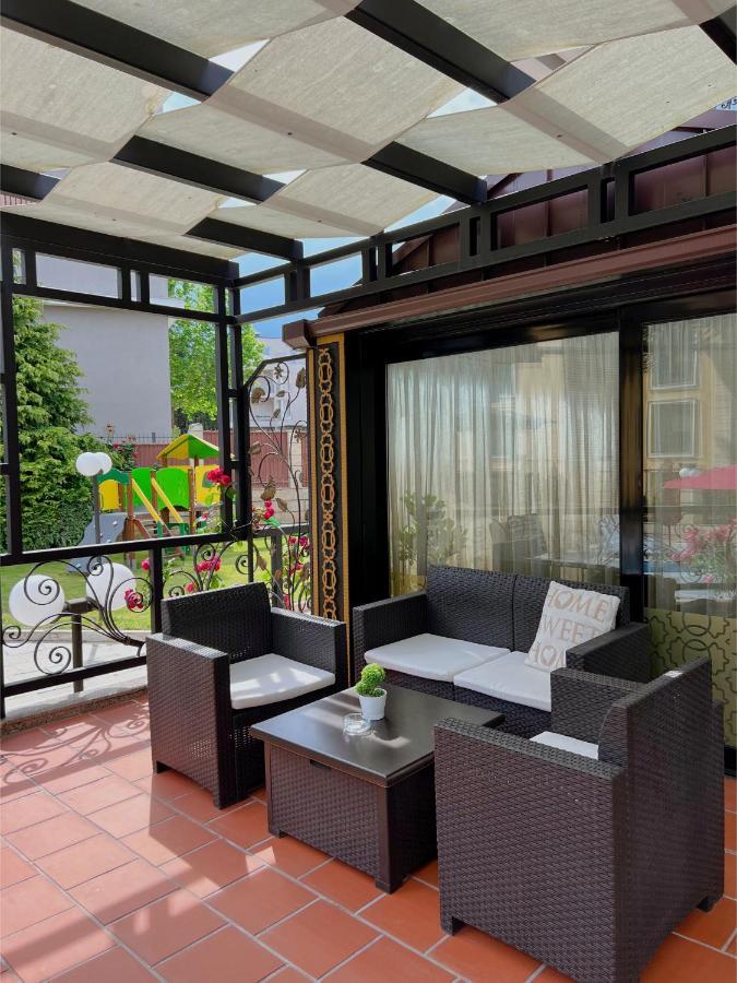 Family Hotel Paradise Saints Constantine and Helena Exteriör bild